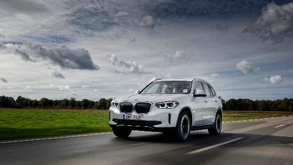 Roadshow BMW iX3. Umów elektryzującą jazdę próbną.